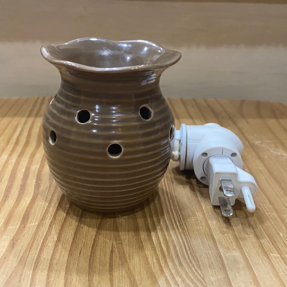Used Groovy Brown Scentsy Plug In